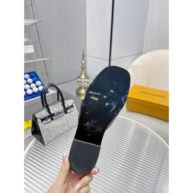 l**is V*t*n flat mule slippers black