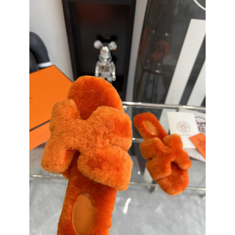 H**mes oran sandal in shearling orange