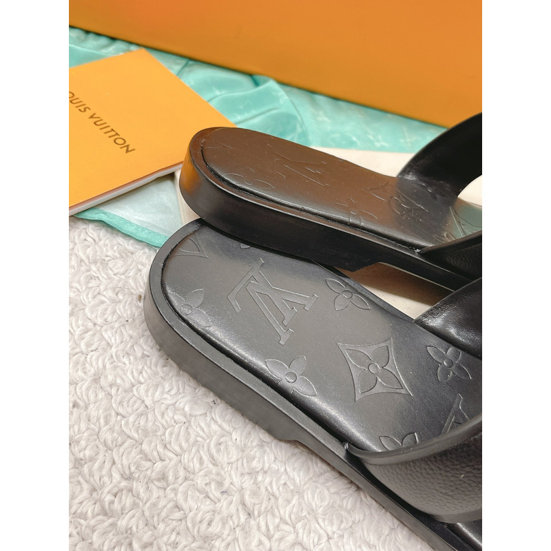 l**is V*t*n  lv oasis mule sandal in black