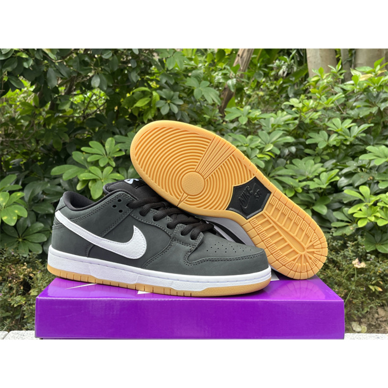 Nike SB Dunk Low Black Gum