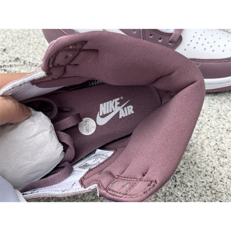 Jordan Air Jordan 1 High OG Mauve