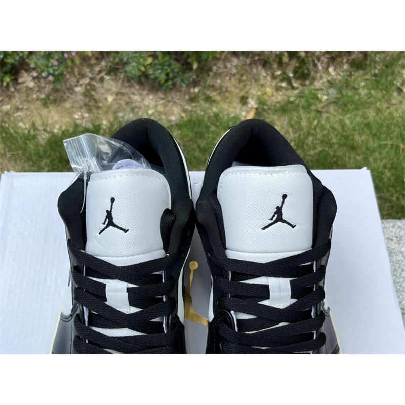 Jordan Wmns Air Jordan 1 Low Top Black And White