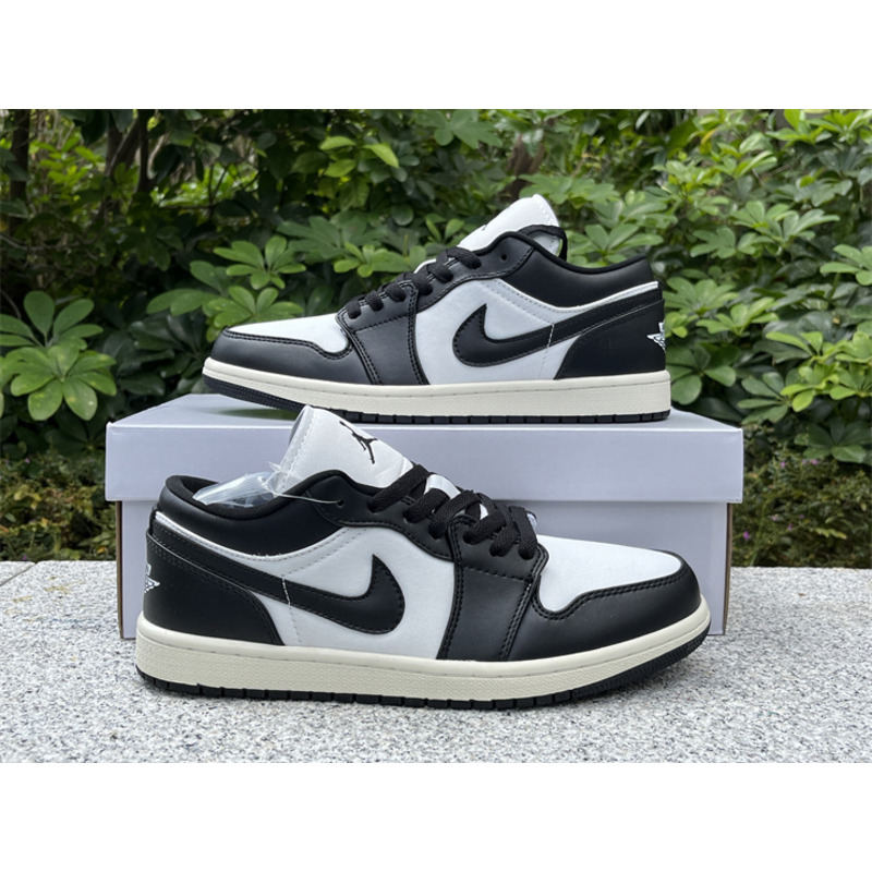 Jordan Wmns Air Jordan 1 Low Top Black And White