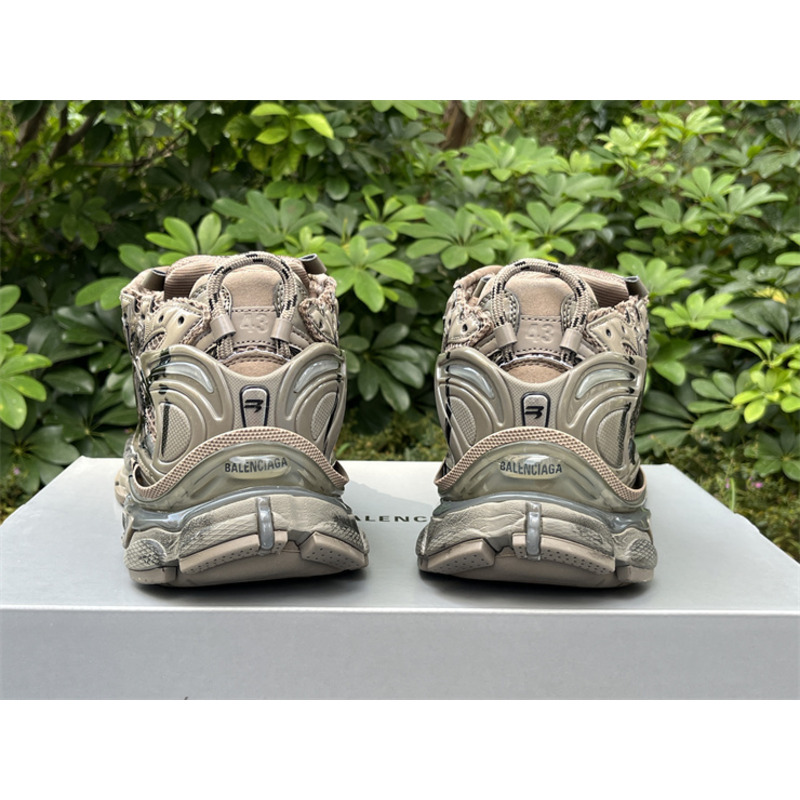 Ba*len*cia*ga graffiti runner sneakers brown