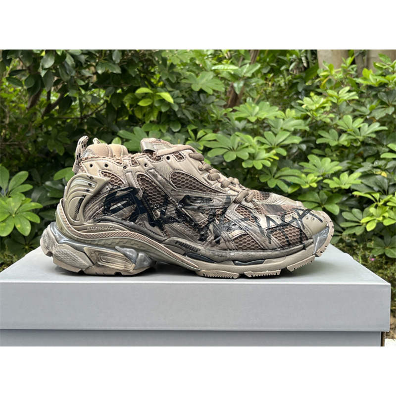 Ba*len*cia*ga graffiti runner sneakers brown