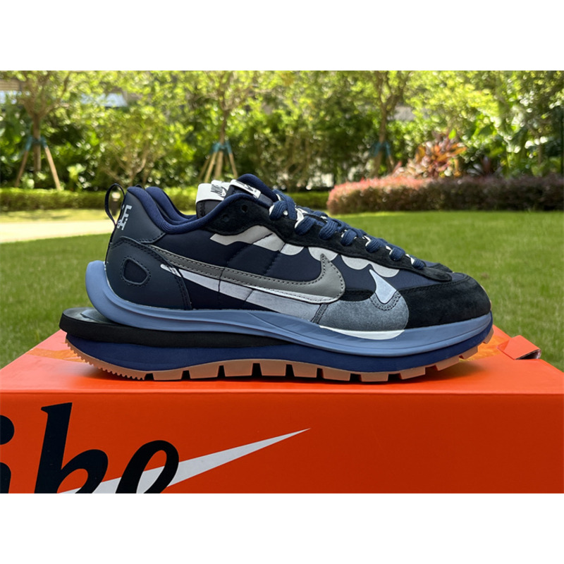 NikeSacai x VaporWaffle “Tour” Sneaker Dark Blue