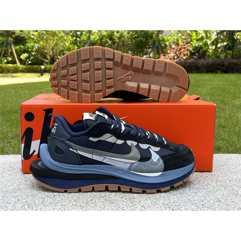 NikeSacai x VaporWaffle “Tour” Sneaker Dark Blue