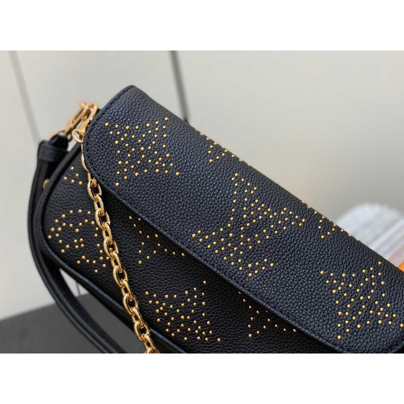 l**is V*t*n wallet on chain ivy black