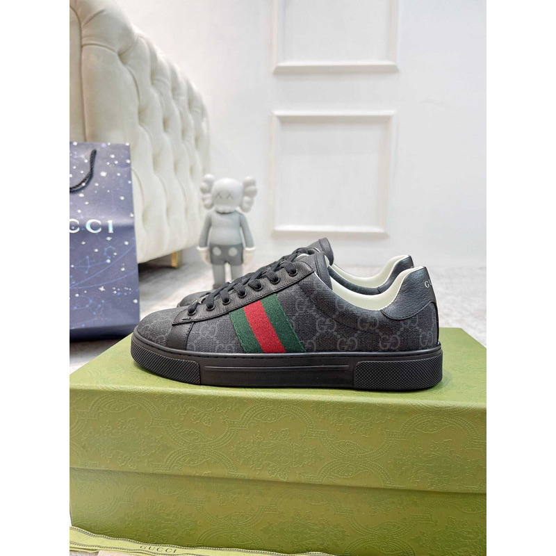 g*u*i ace sneaker with green and red web black and ebony gg S*p*e