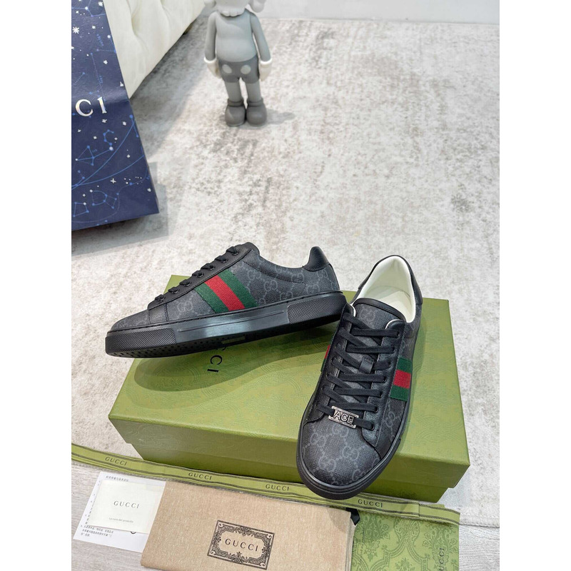 g*u*i ace sneaker with green and red web black and ebony gg S*p*e