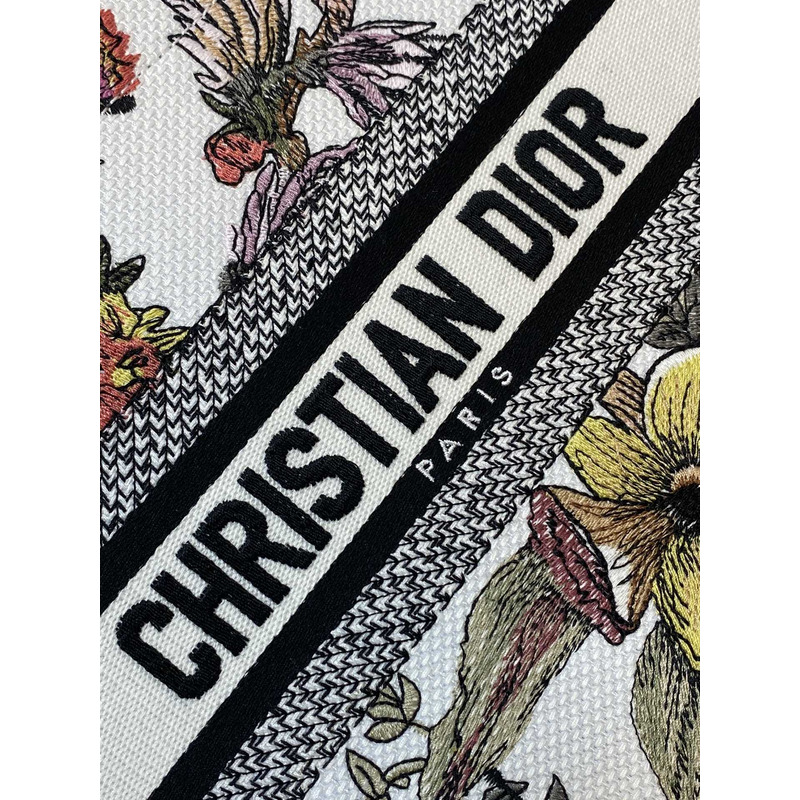 D*or small D*or book tote handbag embroidery white multi