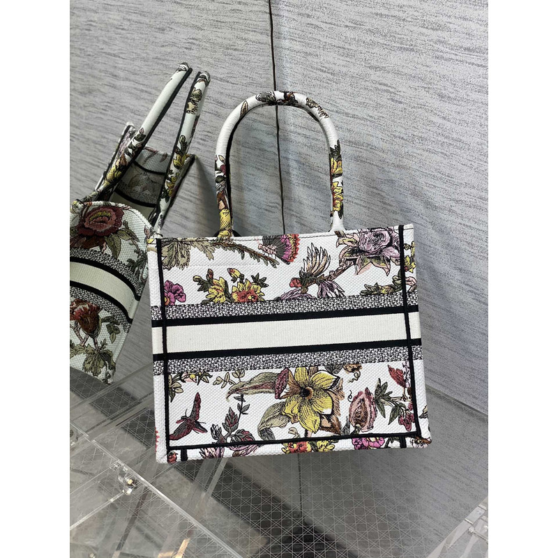 D*or small D*or book tote handbag embroidery white multi