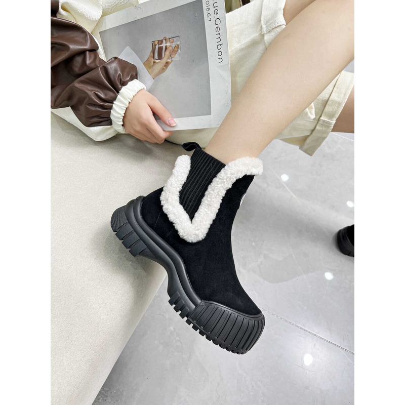l**is V*t*n ski ruby flat ankle boot black