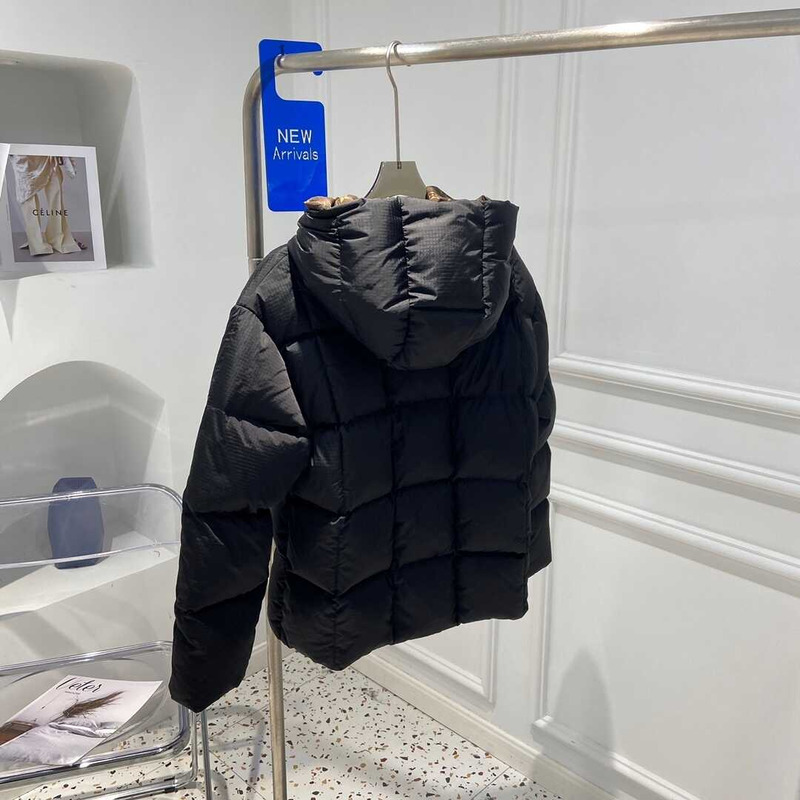l**is V*t*n long-sleeved pillow puffer jacket black