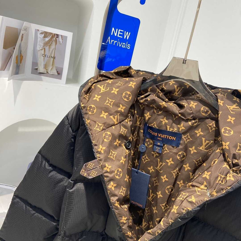 l**is V*t*n long-sleeved pillow puffer jacket black