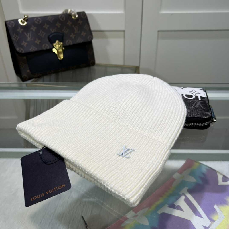 l**is V*t*n cashmere ahead beanie white