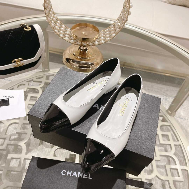 Ch*el flats white and black