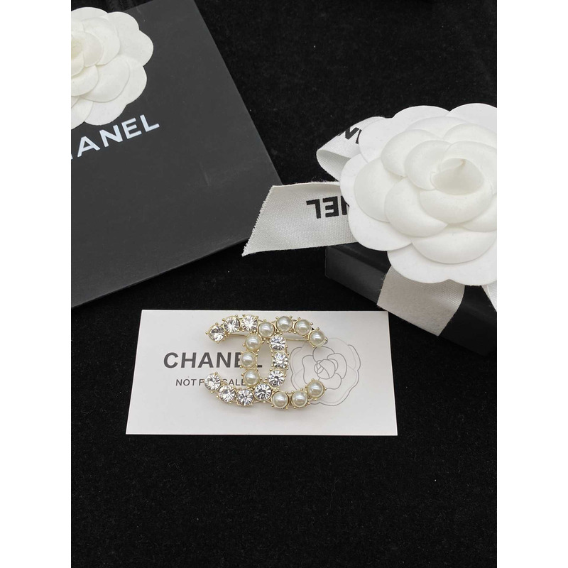 ch*el cc pearls Di*m*nds brooch