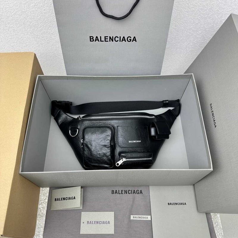ba*len*cia*ga men\''s S*perbusy beltpack in black