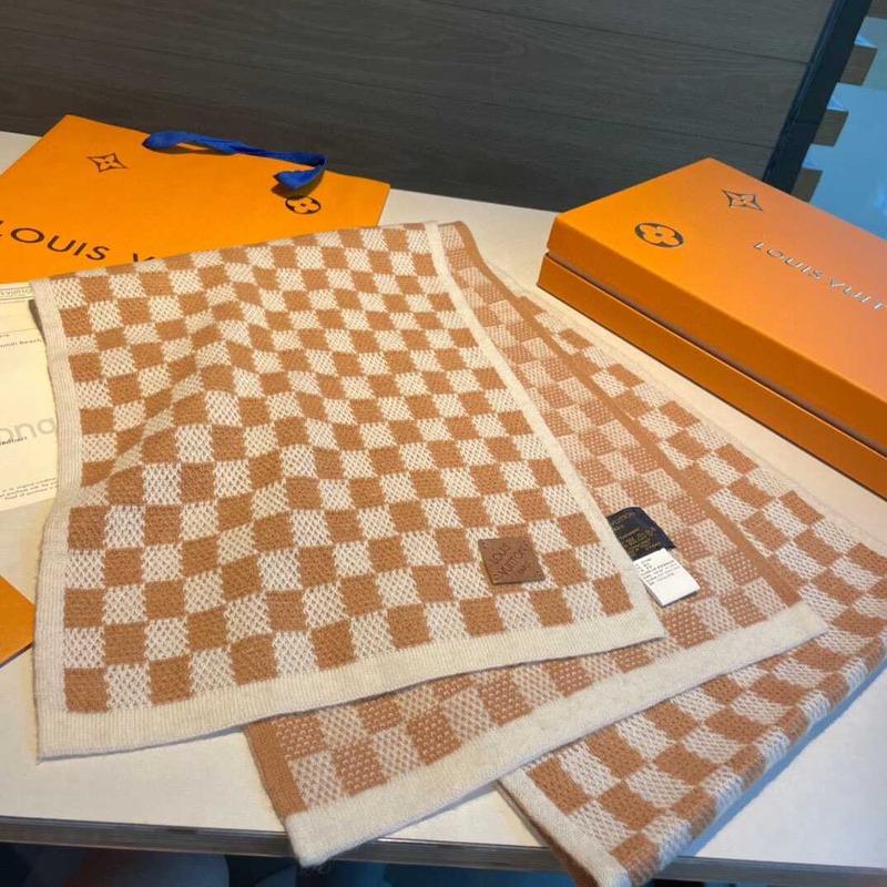 l**is V*t*n néo petit damier scarf beige