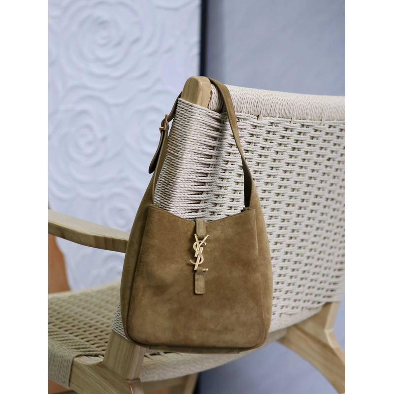 saint laurent le 5 À 7 S*pple small in suede brown