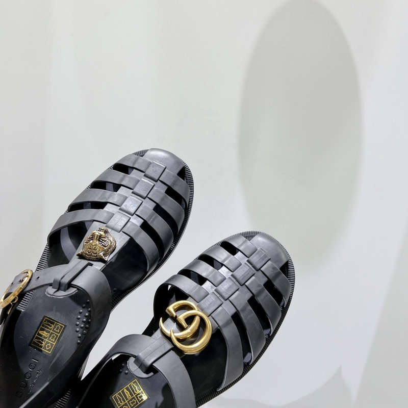 G*u*i rubber buckle strap sandals black