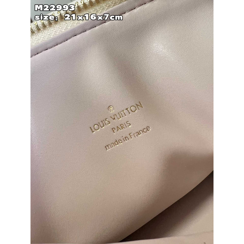 l**is V*t*n coussin bb white