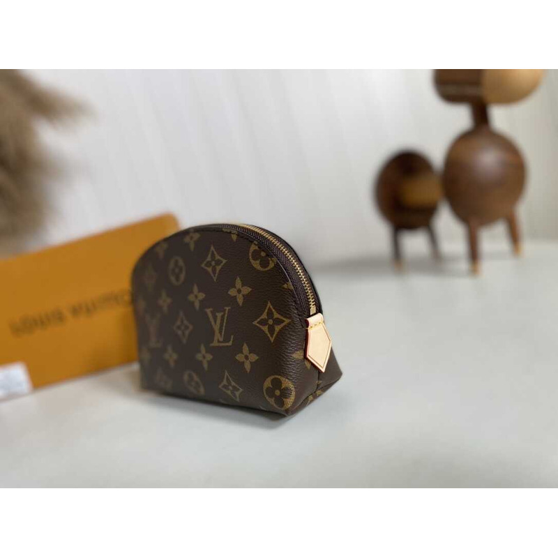 l**is V*t*n cosmetic pouch pm