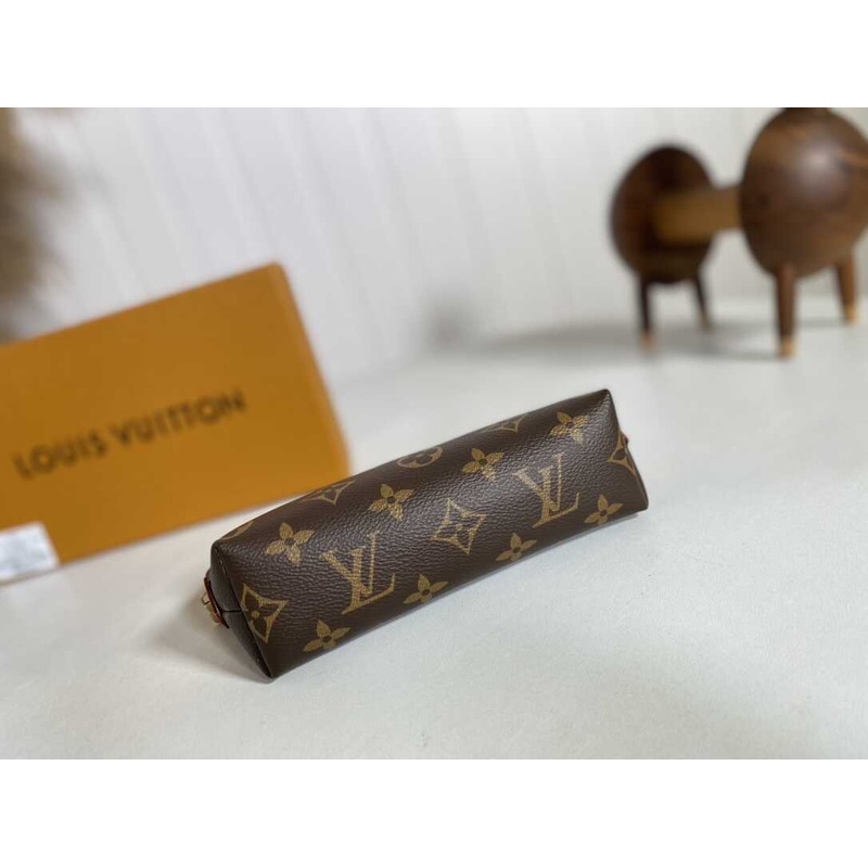 l**is V*t*n cosmetic pouch pm