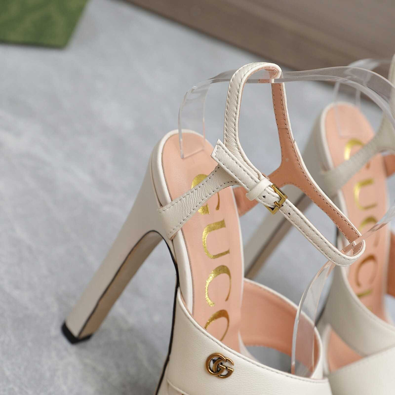 G*u*i platform sandals heels white