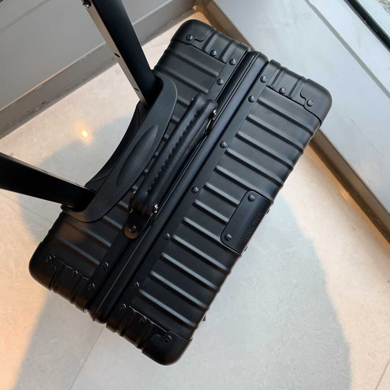 Rimowa Metallic Classic Cabin Luggage Black