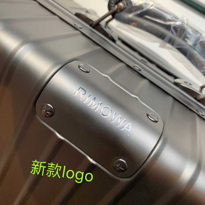 Rimowa Metallic Classic Cabin Luggage Black