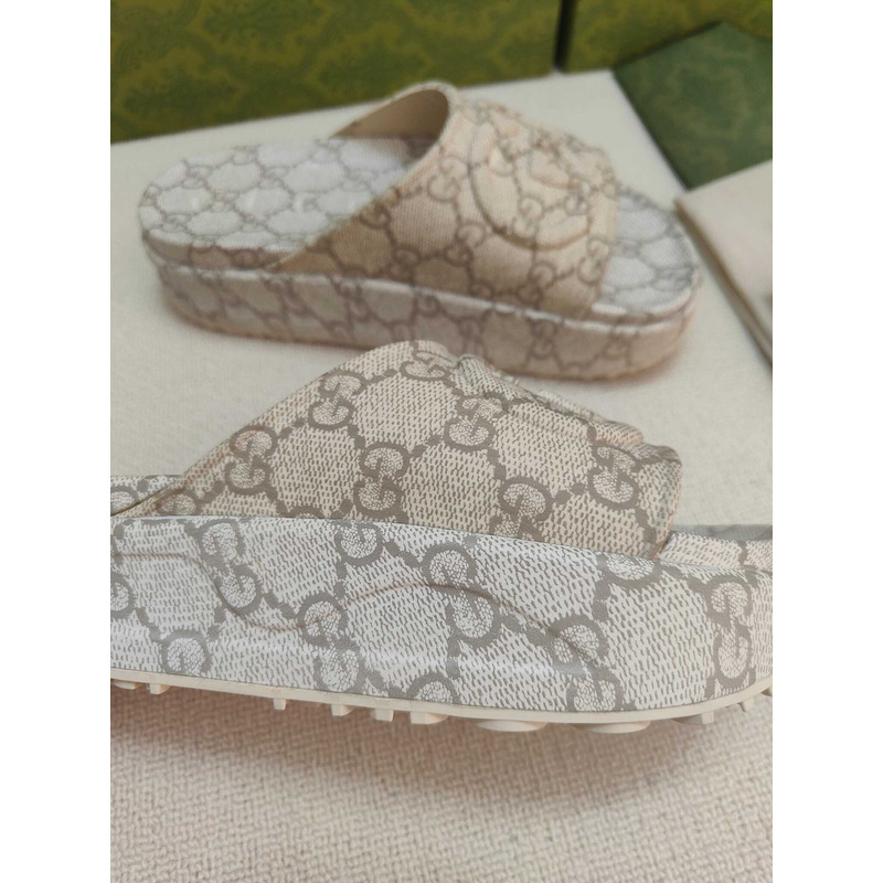 G*u*i slide sandal with interlocking g slides