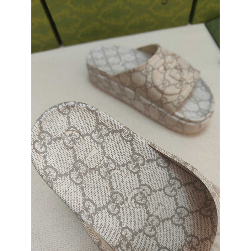 G*u*i slide sandal with interlocking g slides