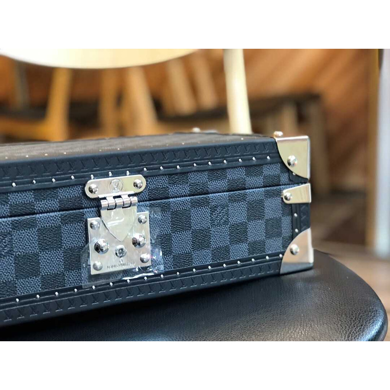l**is V*t*n damier graphite coffre 8 montre model number