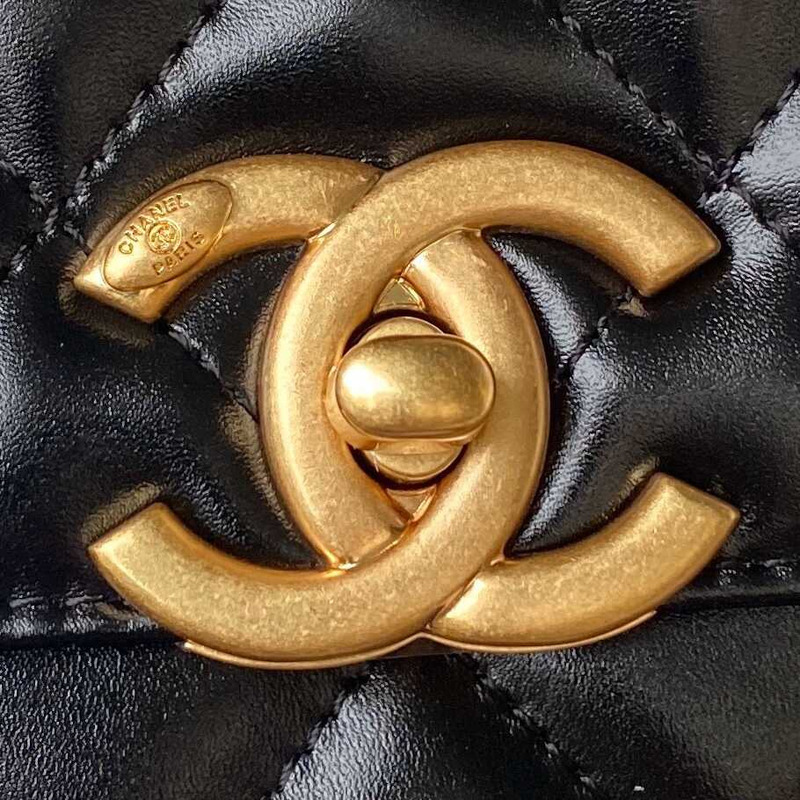 Ch*el classic flap bag in black