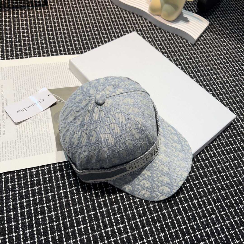 D*or oblique print cap