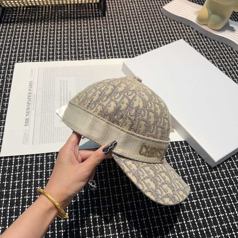 D*or oblique print cap