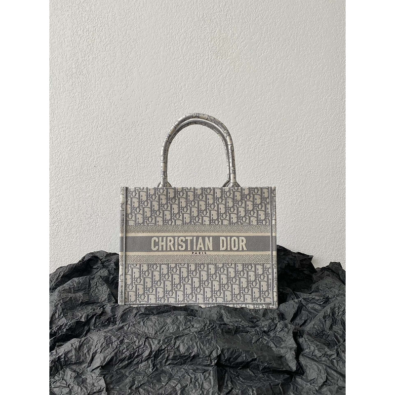 D*or medium book tote ecru and D*or oblique embroidery grey