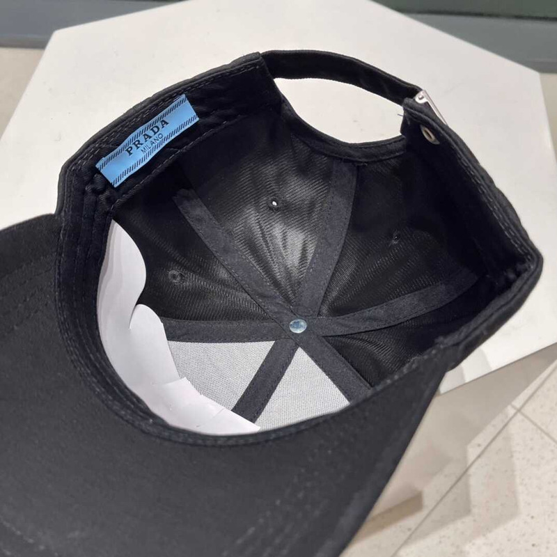Pra*a  baseball cap in black