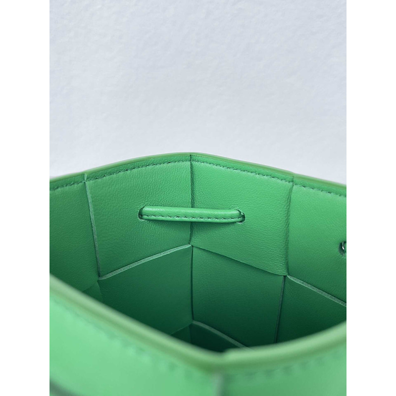 Bo*te*ga ve*ne*ta mini cassette bucket bag in parakeet