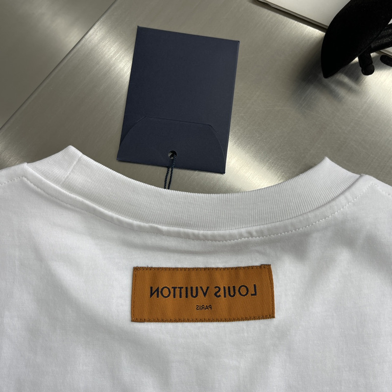 l**is V*t*n cotton t-shirt in white