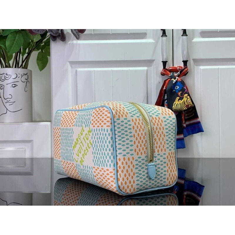 l**is V*t*n locket dopp kit damier multicolor