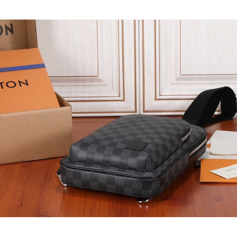 l**is V*t*n avenue slingbag nm taiga cowhide leather