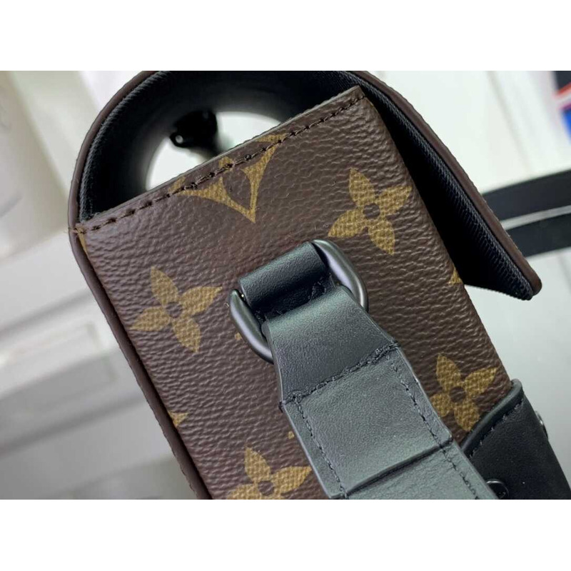 l**is V*t*n steamer wearable wallet in brown