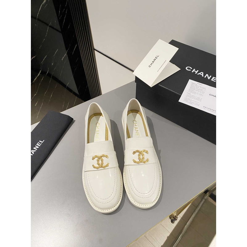 Ch*el moccasins calfskin & metal white