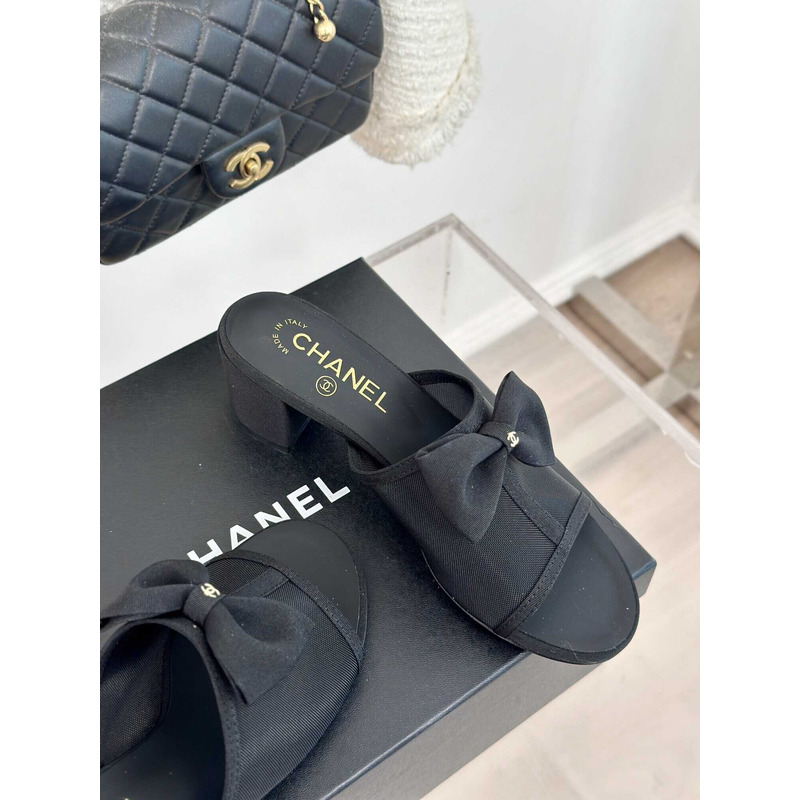 Ch*el interlocking cc logo leather slides