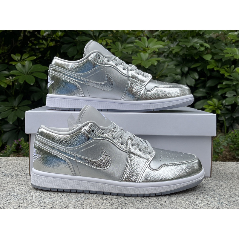 Air Jordan 1 Low SE Shoes Silver