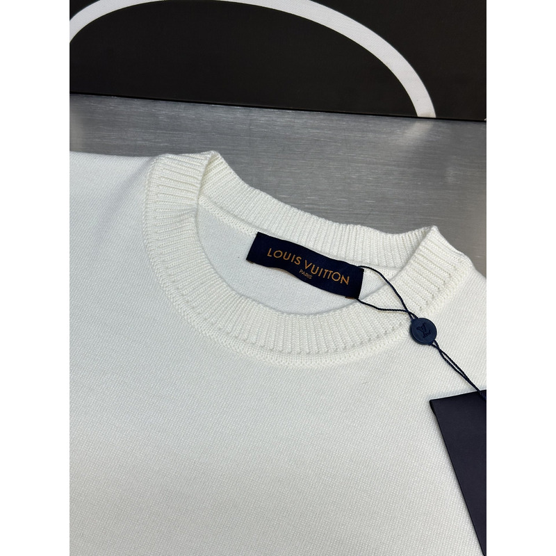 l**is V*t*n t-shrit white