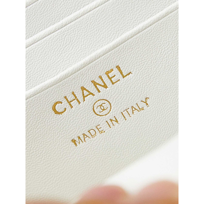 Ch*el vanity bag with chain white